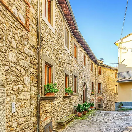 Lovely In Gioviano -lu- With Kitchen